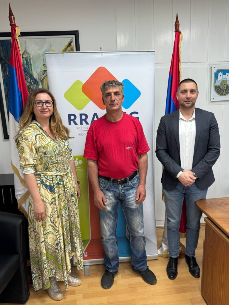 Потписани уговори за бескаматне кредите из Револвинг агро фонда
