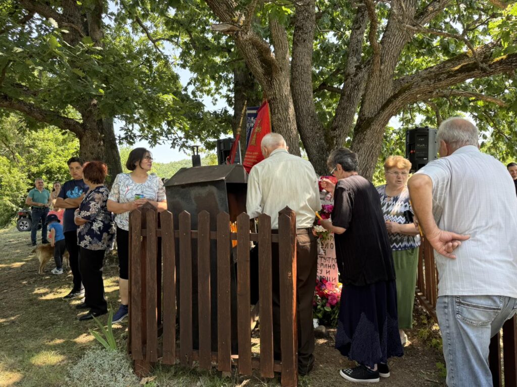 Честитке поводом 100 година од освећења крста у Гушевцу
